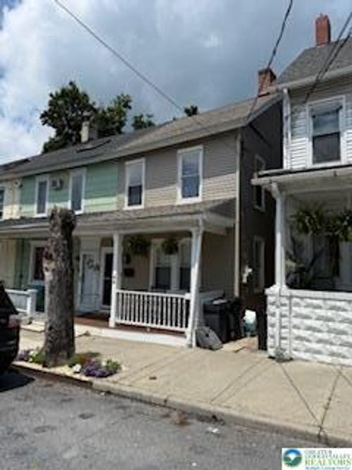 46 Dowell St, Slatington, PA, 18080-1409 | Card Image
