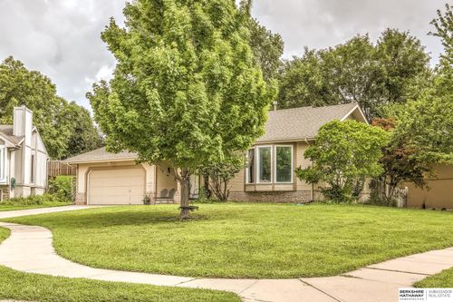 13716 Lillian Cir, Omaha, NE, 68138-5414 | Card Image