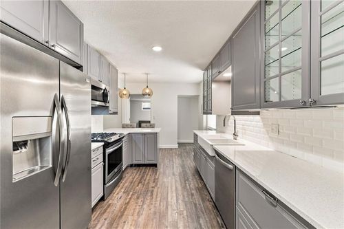 5529 Outlook St, Mission, KS, 66202-1916 | Card Image