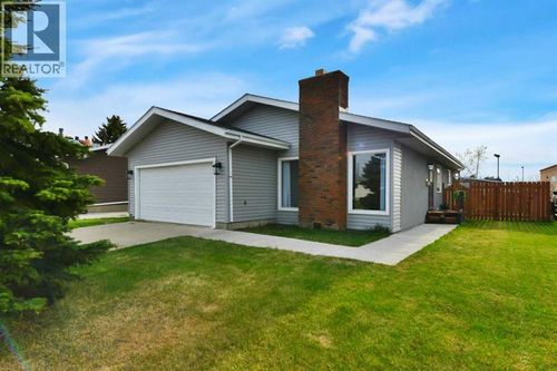 112 Barrett Dr, Red Deer, AB, T4R1J3 | Card Image