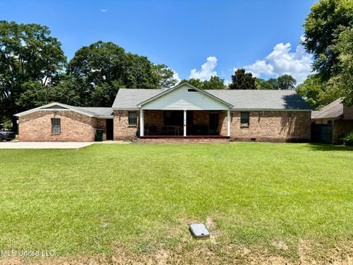 814 W Claiborne Ave, Greenwood, MS, 38930-3321 | Card Image