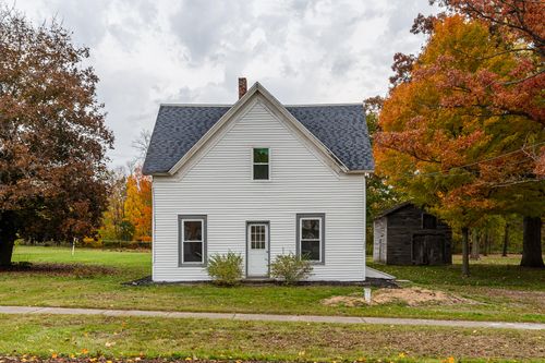 300 W Pleasant St, Hubbardston, MI, 48845-9302 | Card Image