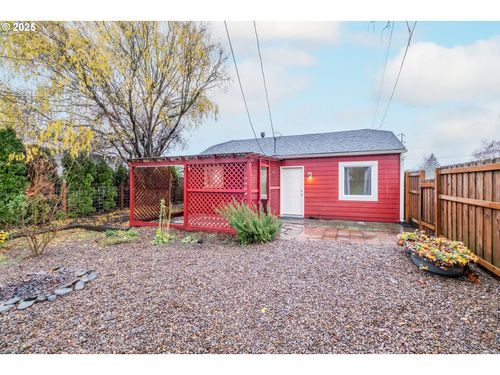 1810 Liberty St Ne, Salem, OR, 97301-8348 | Card Image