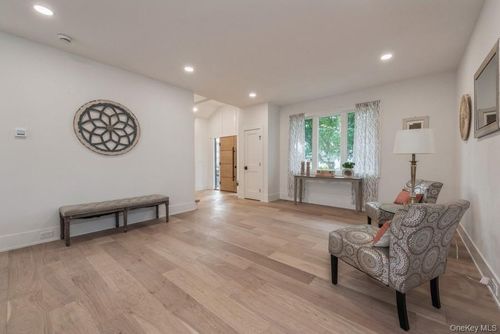 35 Castle Ln, Levittown, NY, 11756-4610 | Card Image