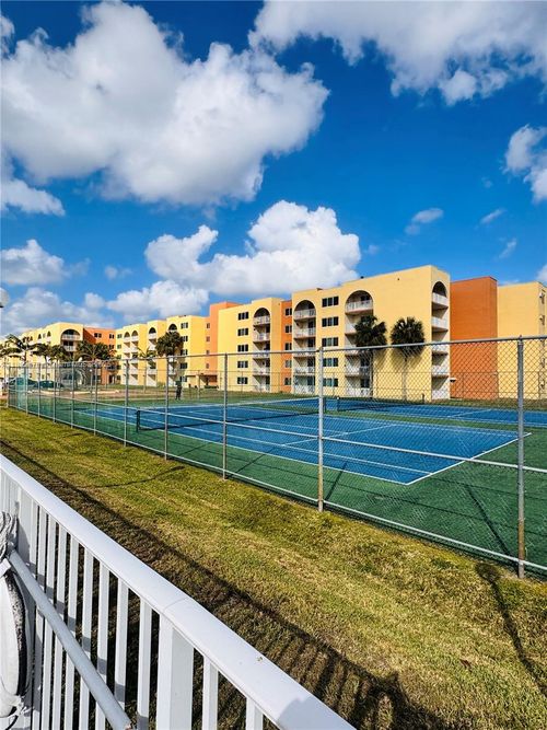 319-6980 Nw 186th St, Hialeah, FL, 33015 | Card Image