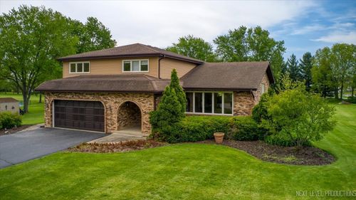 36W345 Barton Dr, St. Charles, IL, 60175-6384 | Card Image