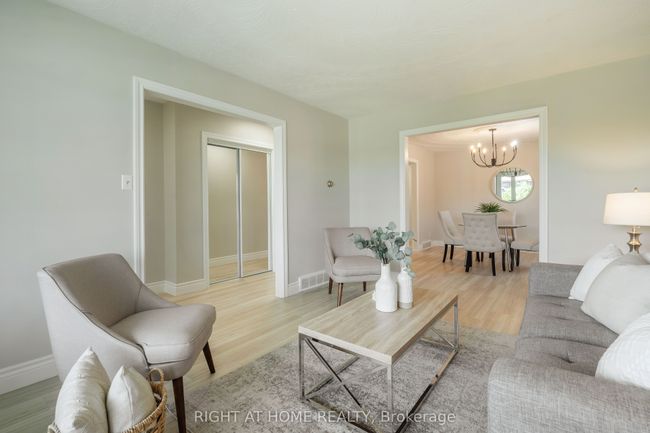 296 Clifton Downs Rd, House other with 3 bedrooms, 2 bathrooms and 4 parking in Hamilton ON | Image 5