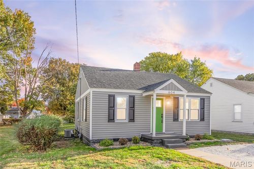 604 W Spruce St, Jerseyville, IL, 62052-1537 | Card Image