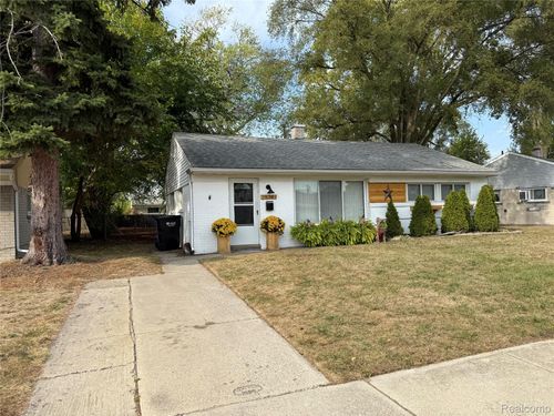 25747 Miracle Dr, Madison Heights, MI, 48071-4110 | Card Image