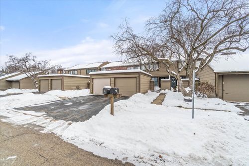 111 Aberdeen Ct, Geneva, IL, 60134-2411 | Card Image