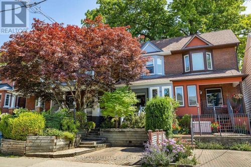 55 Waverley Rd, Toronto, ON, M4L3T2 | Card Image