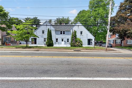 520 Providence St, West Warwick, RI, 02893-1627 | Card Image
