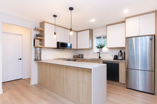 1029 Brothers Pl, Squamish, BC, V8B0G3 | Card Image