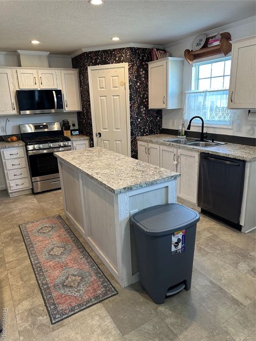 37239 Millstone Trl, New Haven, MI, 48048-3159 | Card Image