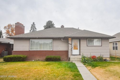 803 Adams Ave, Toppenish, WA, 98948-1159 | Card Image