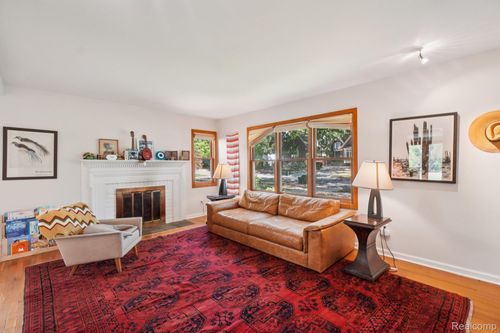 549 Lakeview Ave, Birmingham, MI, 48009-1365 | Card Image