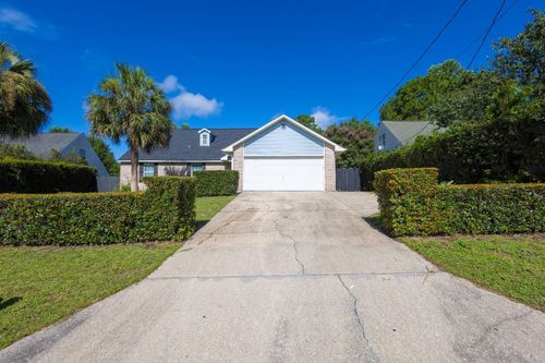 111 Trenton Ave, Crestview, FL, 32539-6053 | Card Image