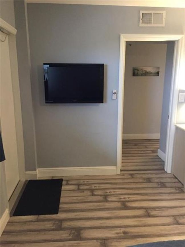 wall mounted TV in BR#2 | Image 28