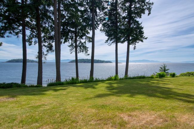 6437 Sunshine Coast Highway, House other with 5 bedrooms, 3 bathrooms and 4 parking in Sechelt BC | Image 3
