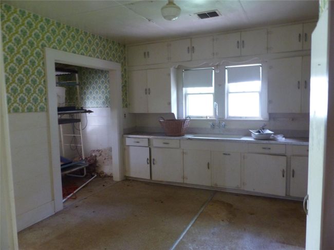 Large kitchen with adjacent breakfast nook | Image 6