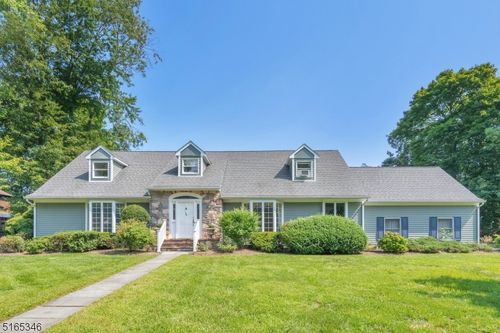 34 Woodmere Dr, Summit, NJ, 07901-2210 | Card Image