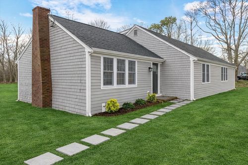 3 Bristol Ave, Hyannis, MA, 02601-2605 | Card Image