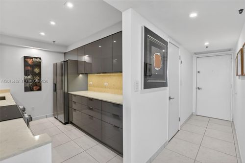 1431-20505 E Country Club Dr, Aventura, FL, 33180 | Card Image