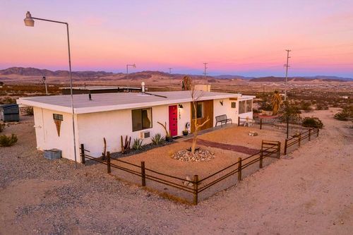 1195 Canyon Rd, Twentynine Palms, CA, 92277-5637 | Card Image