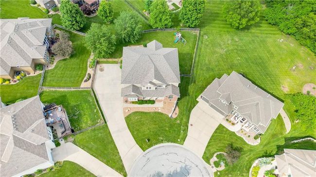 2704 Sw Gray Ln, House other with 5 bedrooms, 5 bathrooms and null parking in Lee's Summit MO | Image 38