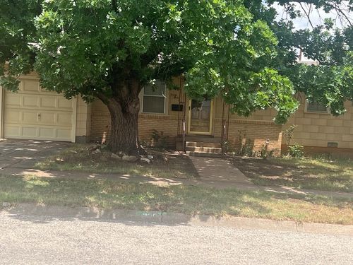 2301 40th St, Snyder, TX, 79549-5938 | Card Image