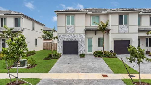 725 Se 14th Ct, Homestead, FL, 33034-3466 | Card Image