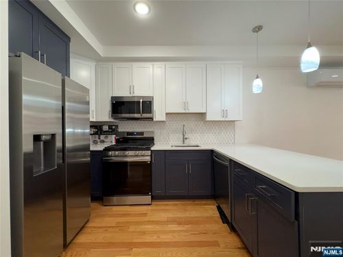 52 James St, Newark, NJ, 07102-2005 | Card Image