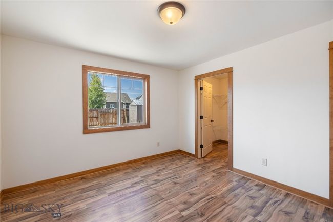 Large primary bedroom | Image 26