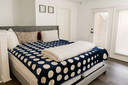 apt-e22-5550 Spring Valley Rd, Dallas, TX, 75254-2473 | Card Image