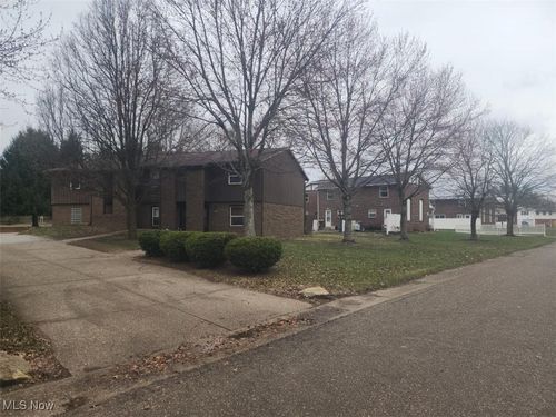 774-744 Kingwood Dr Ne, Bolivar, OH, 44612-8464 | Card Image