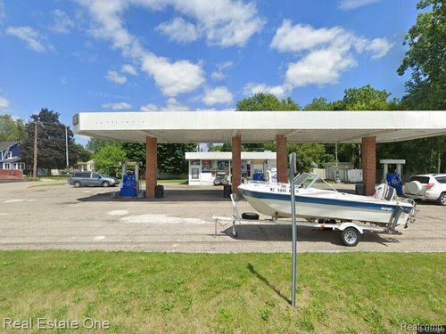 215 Ecorse Rd, Ypsilanti, MI, 48198-5714 | Card Image