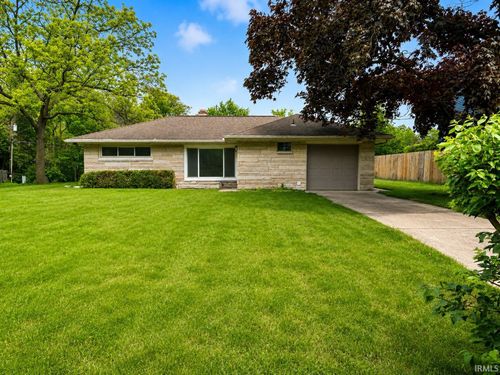 104 S 33rd St, South Bend, IN, 46615-3002 | Card Image