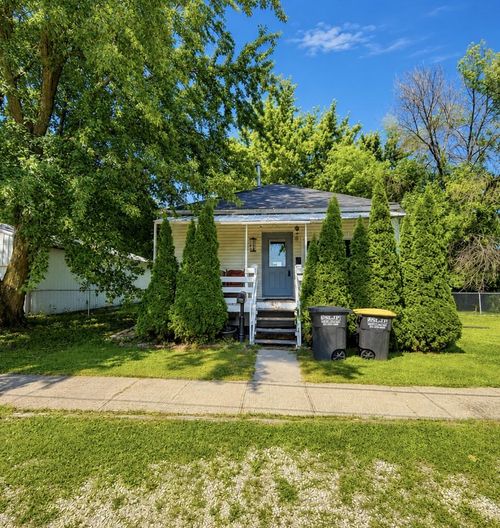 313 Ne 3rd St, Eagle Grove, IA, 50533-1413 | Card Image