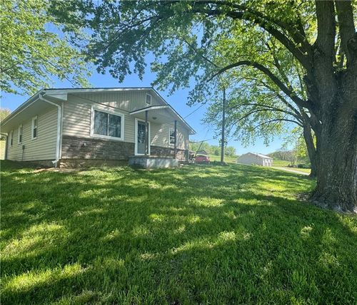 135 Se Mount Zion Rd, Saint Joseph, MO, 64504-2672 | Card Image