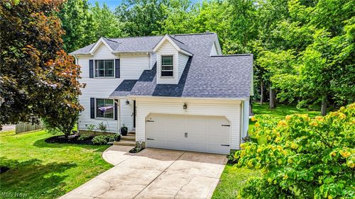 8680 Forestview Ave, Mentor, OH, 44060-6054 | Card Image