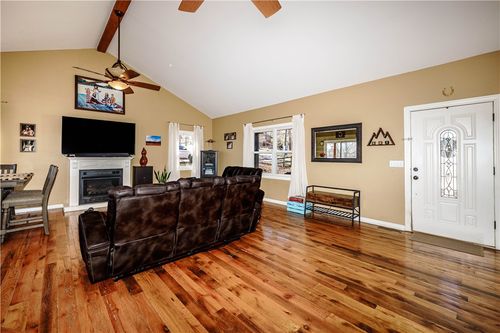 187 Lakeview Dr, Eureka Springs, AR, 72631-9122 | Card Image