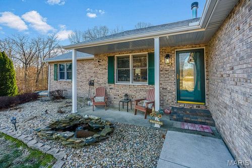 9056 Renken Rd, Staunton, IL, 62088-2518 | Card Image