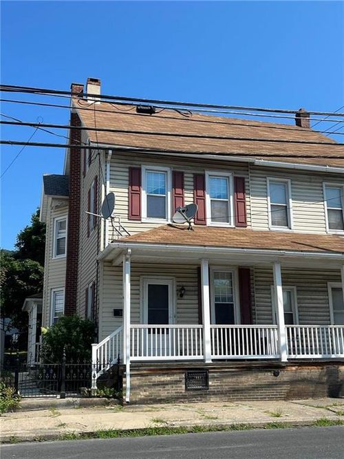 35 E Pennsylvania Avenue, Pen Argyl Borough, PA, 18072 | Card Image