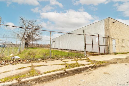 18090 Mount Elliott St, Detroit, MI, 48234-2704 | Card Image