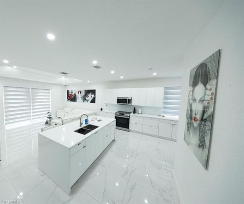 2122 Ne 39th Ter, Homestead, FL, 33033-5112 | Card Image