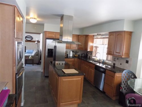 27397 E Skye Dr, Farmington Hills, MI, 48334-5332 | Card Image