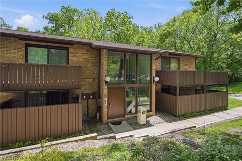 6895 Carriage Hill Dr, Brecksville, OH, 44141-1284 | Card Image
