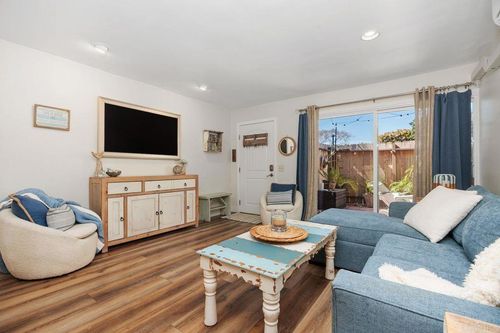 apt-h9-405 Requeza St, Encinitas, CA, 92024-3715 | Card Image