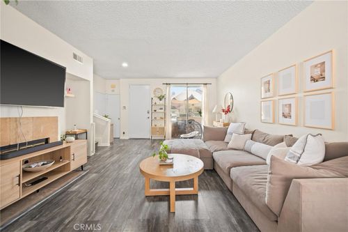 42-13901 Olive View Ln, Sylmar, CA, 91342-7500 | Card Image