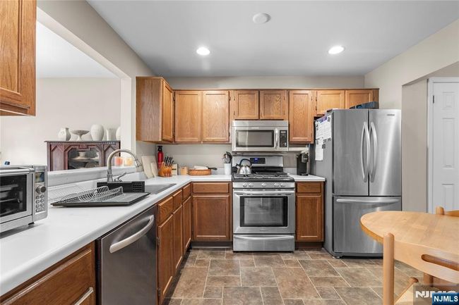 35 Spruce Ct, Condo with 2 bedrooms, 2 bathrooms and null parking in Clifton NJ | Image 13